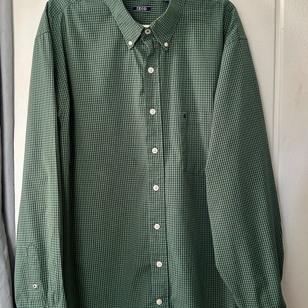 Izod Men's Green Plaid Button-Down Shirt